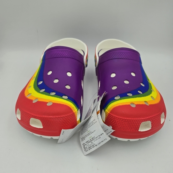 NWT Crocs Classic Rainbow Dye Clogs, Men's 10 / Women's 12 ~ Pride Sandals ~ - Picture 3 of 16